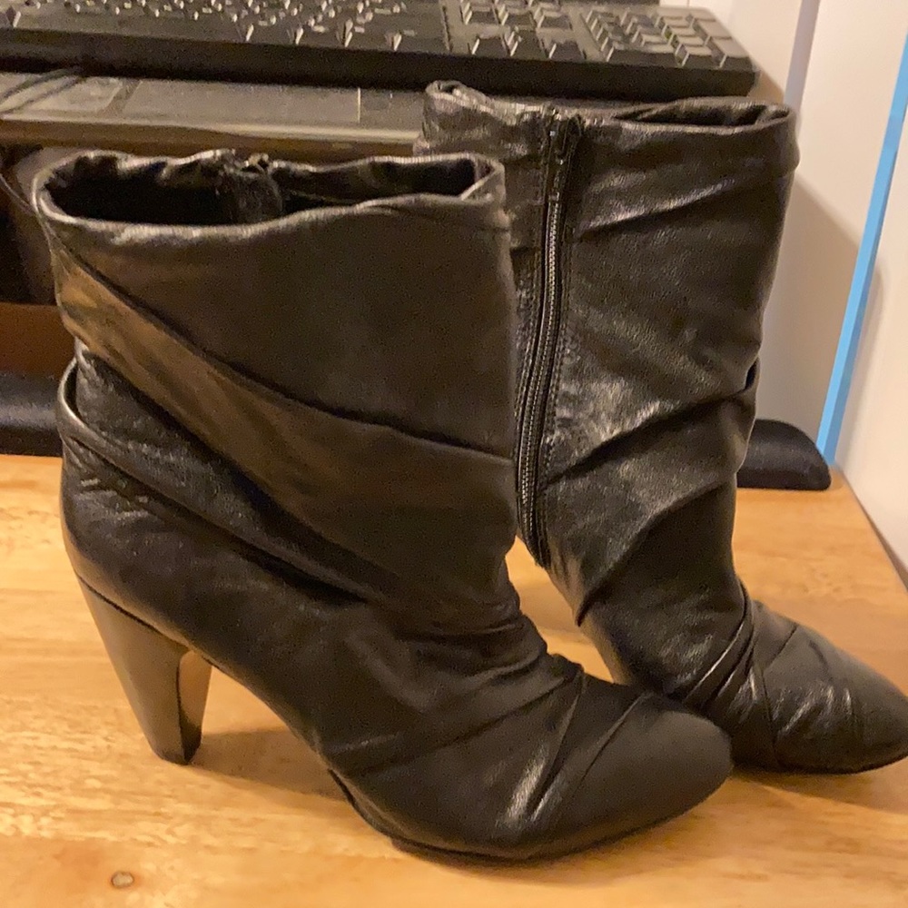 5M black Carlos boots